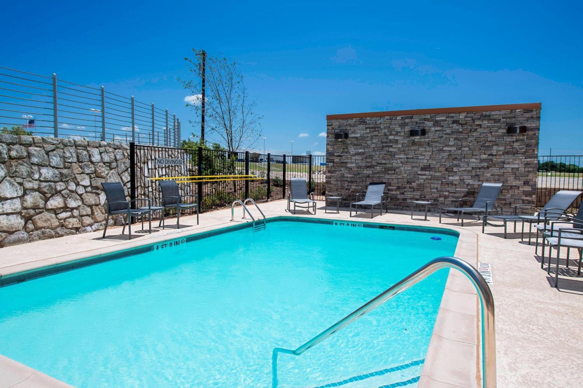 Fairfield Inn & Suites By Marriott Dallas Waxahachie Exterior photo